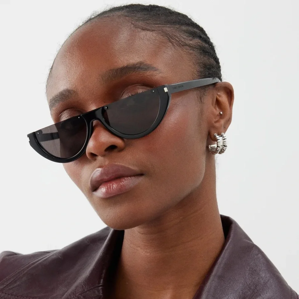 Saint Laurent SL563 001 Sunglasses Black Cat Eye Frame, Black Lenses Saint Laurent SL 563 001 Black Sunglasses - eye-oo.com main image 3
